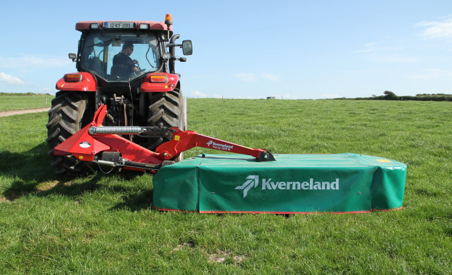 Kverneland 2624-2840 uzkarināmās pļaujmašīnas