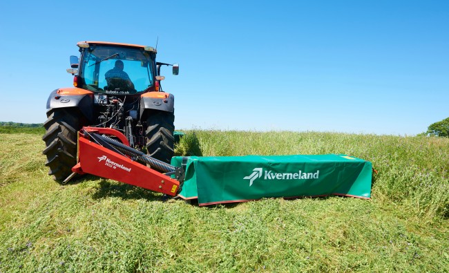 Kverneland 2624-2840 uzkarināmās pļaujmašīnas